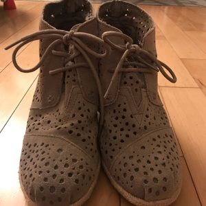 Toms laced up